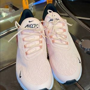 Nike 270 air max
